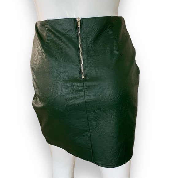 ROMEO & JULIET COUTURE EMBROIDERED & STUDDED MINI SKIRT. WOMEN’S SIZE SMALL. - Picture 2 of 7